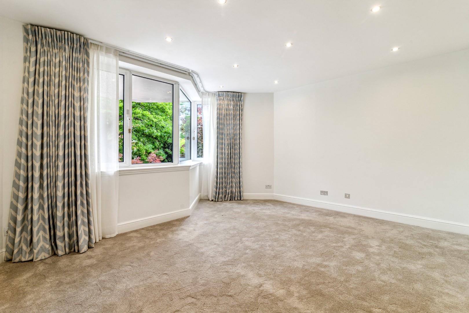 Flat With Swimming Pool – Avenue Road, London NW8