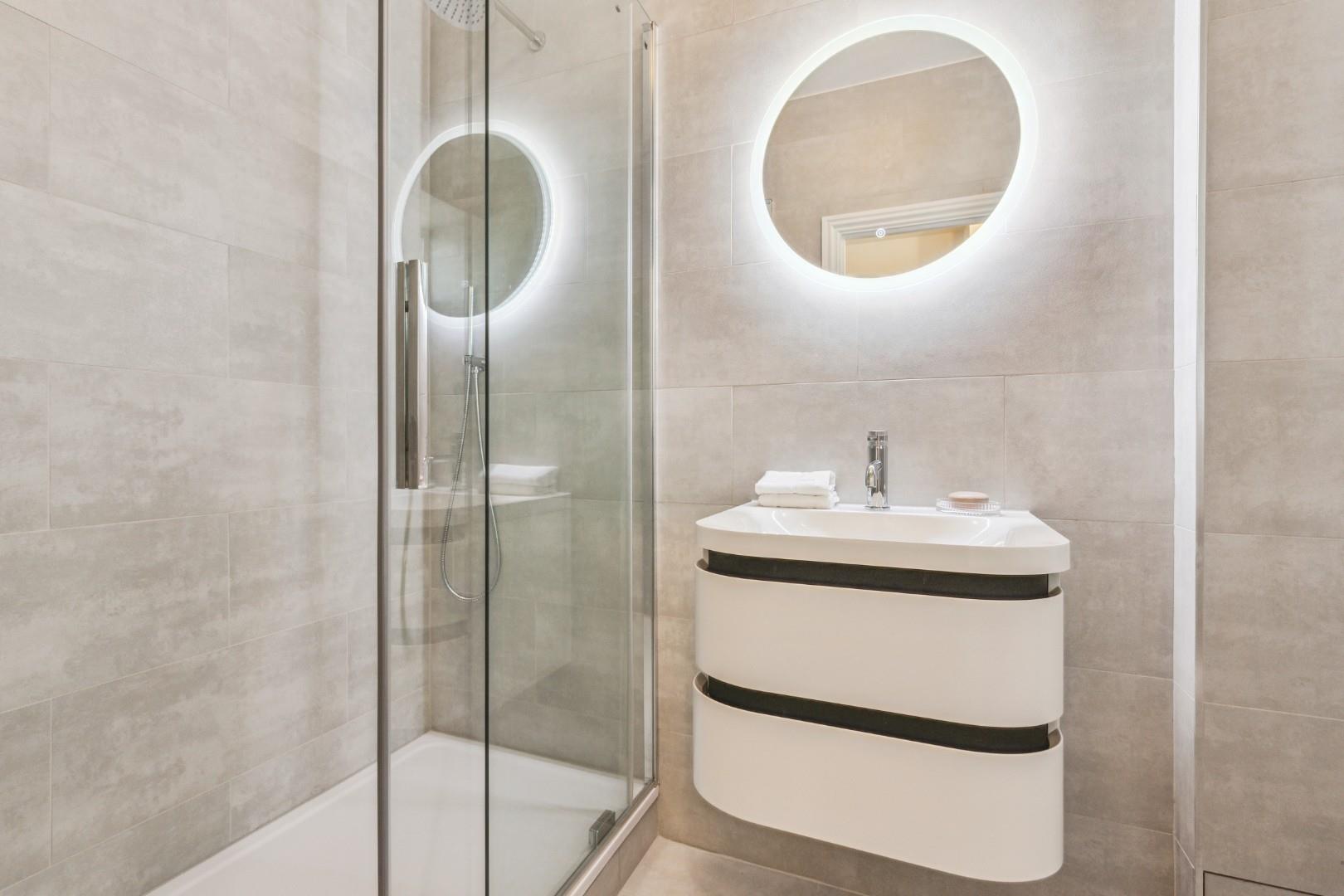 Park Views – Viceroy Court, Prince Albert Road, London NW8