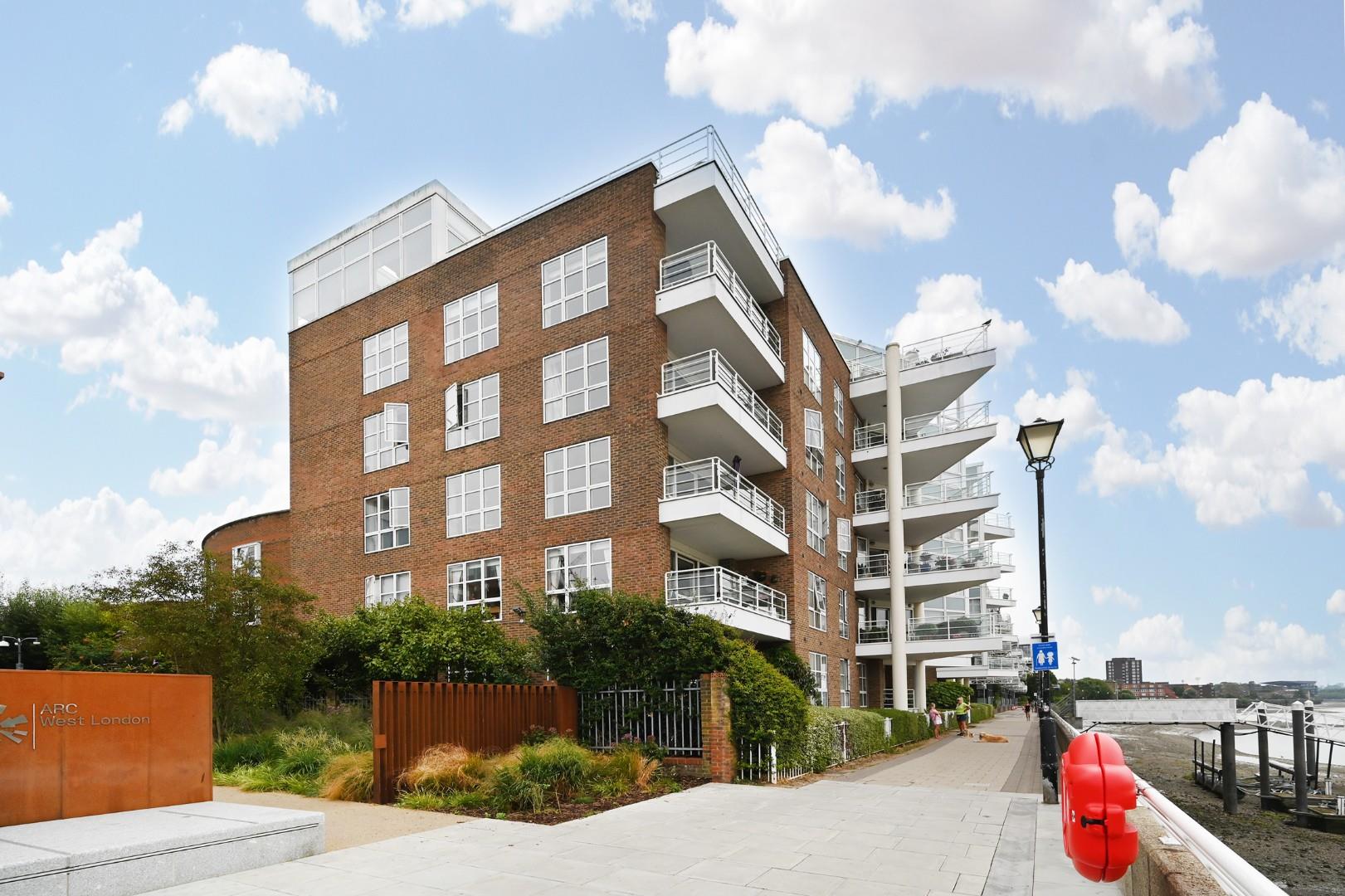 Views Over The Thames – King Henrys Reach, Hammersmith, W6
