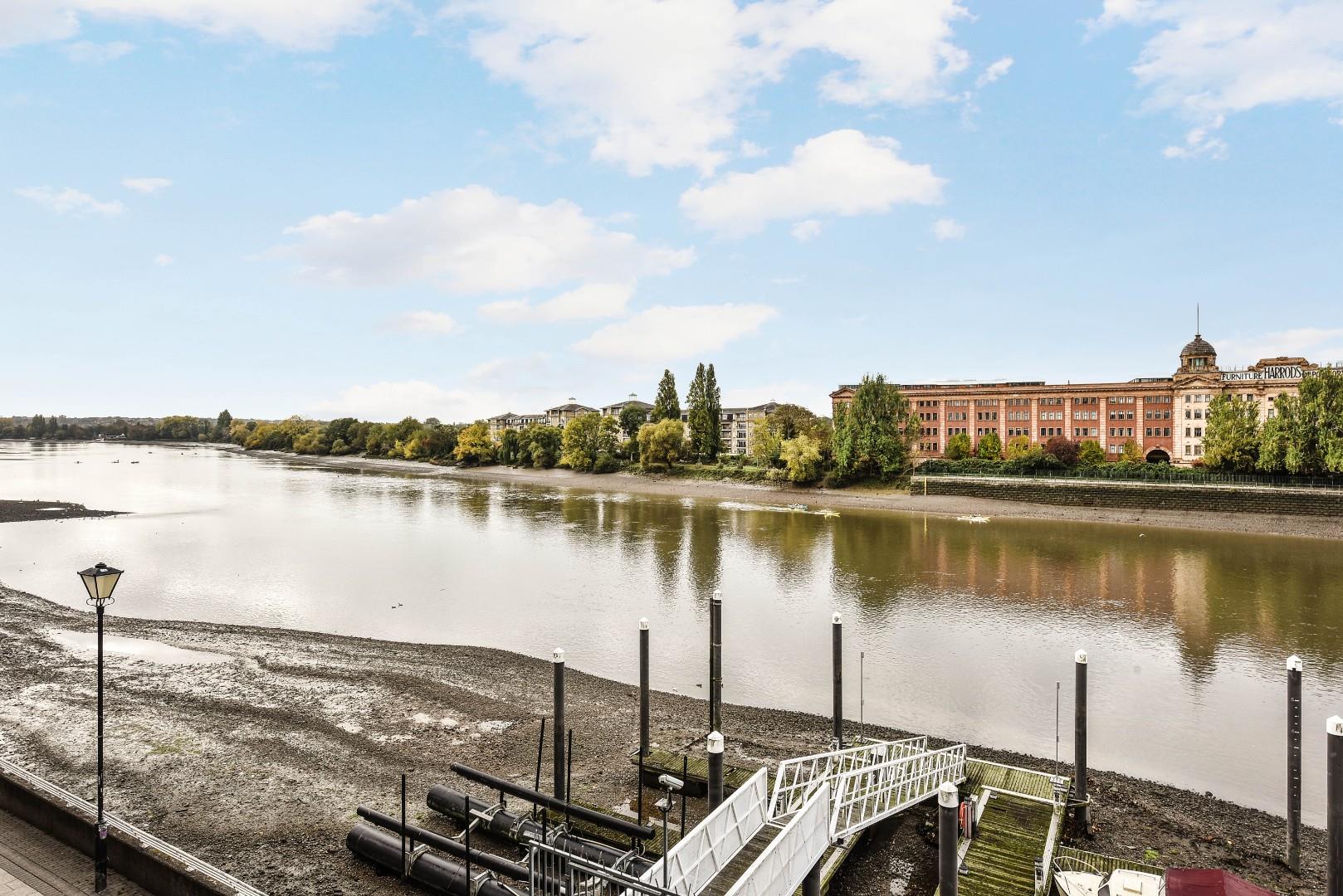 Views Over The Thames – King Henrys Reach, Hammersmith, W6
