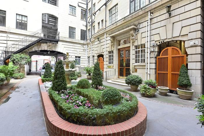 Knightsbridge Court, Sloane Street, SW1X