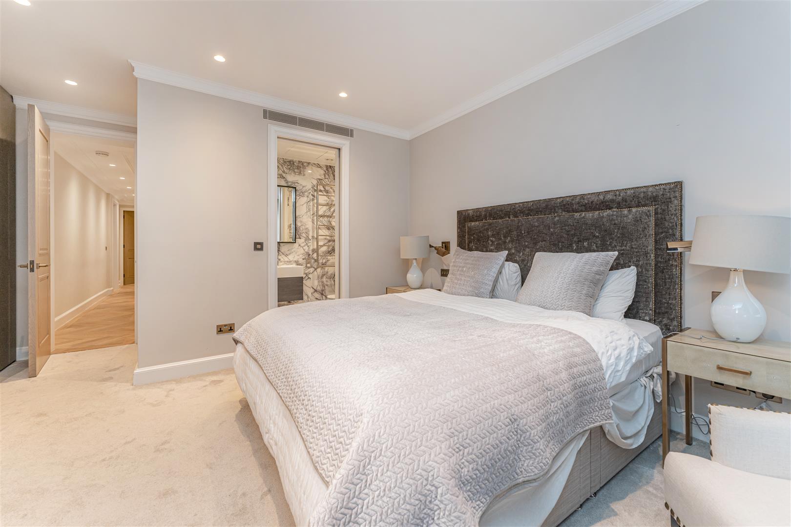 Cumberland Mansions, George Street, Marylebone W1H