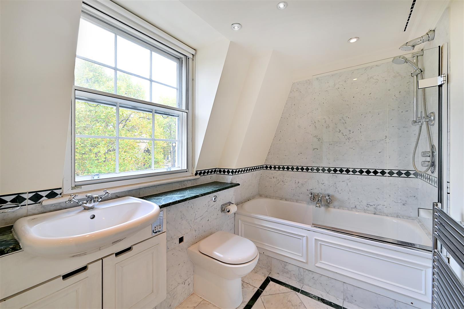 Large Lateral Flat – Eaton Square, Belgravia SW1W