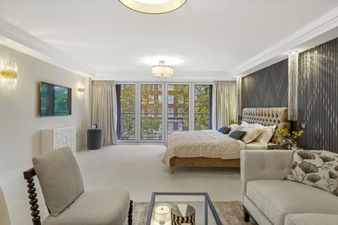 Regents Park House, Park Road, London