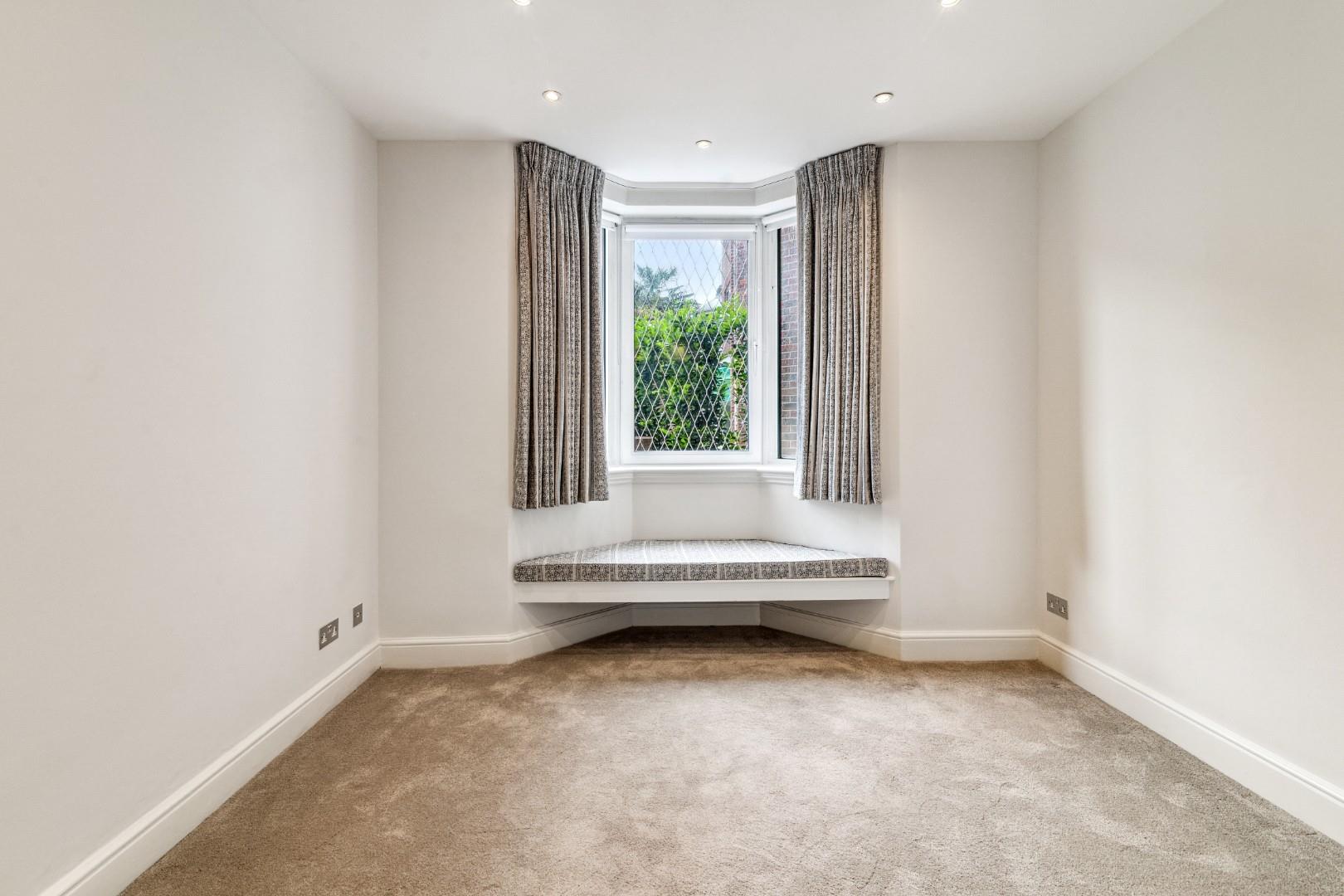 Flat With Swimming Pool – Avenue Road, London NW8