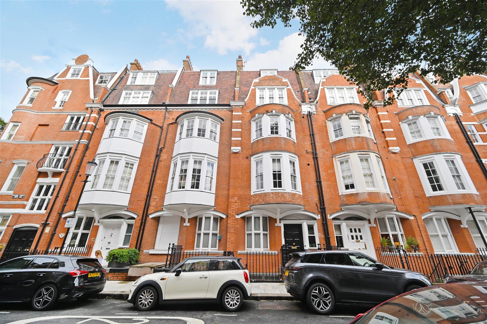 Sloane Court West, Chelsea, SW3