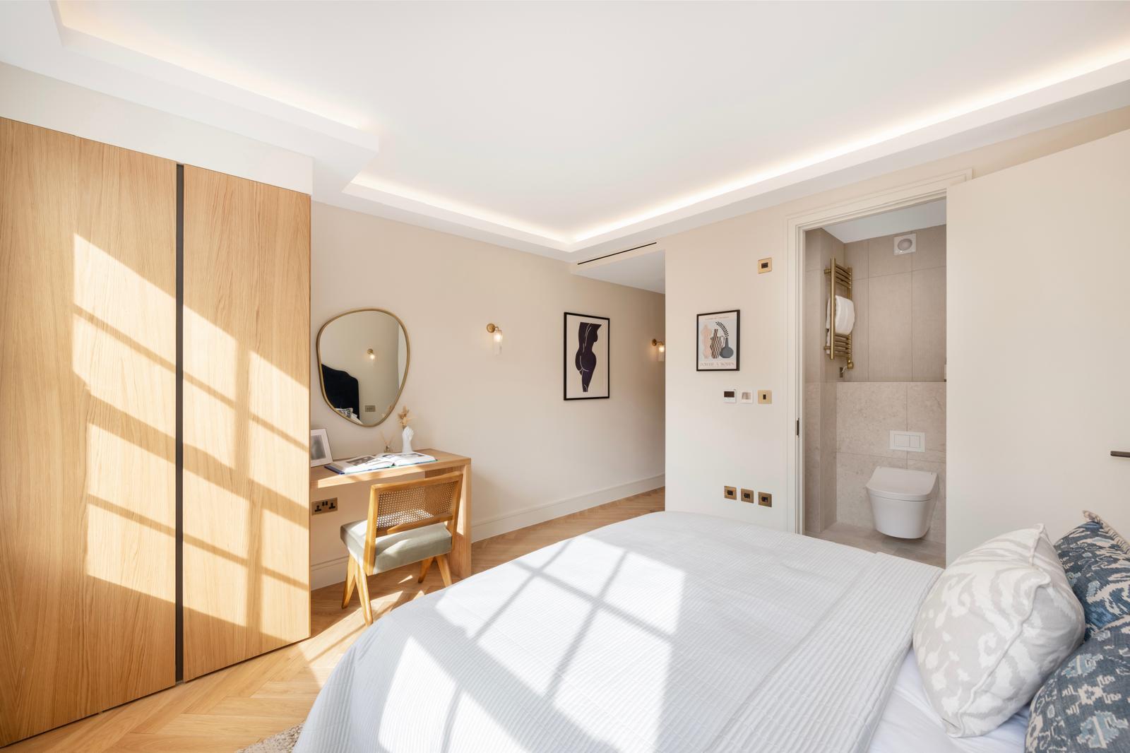 Luxury Apartment -Farm Street, Mayfair, London W12