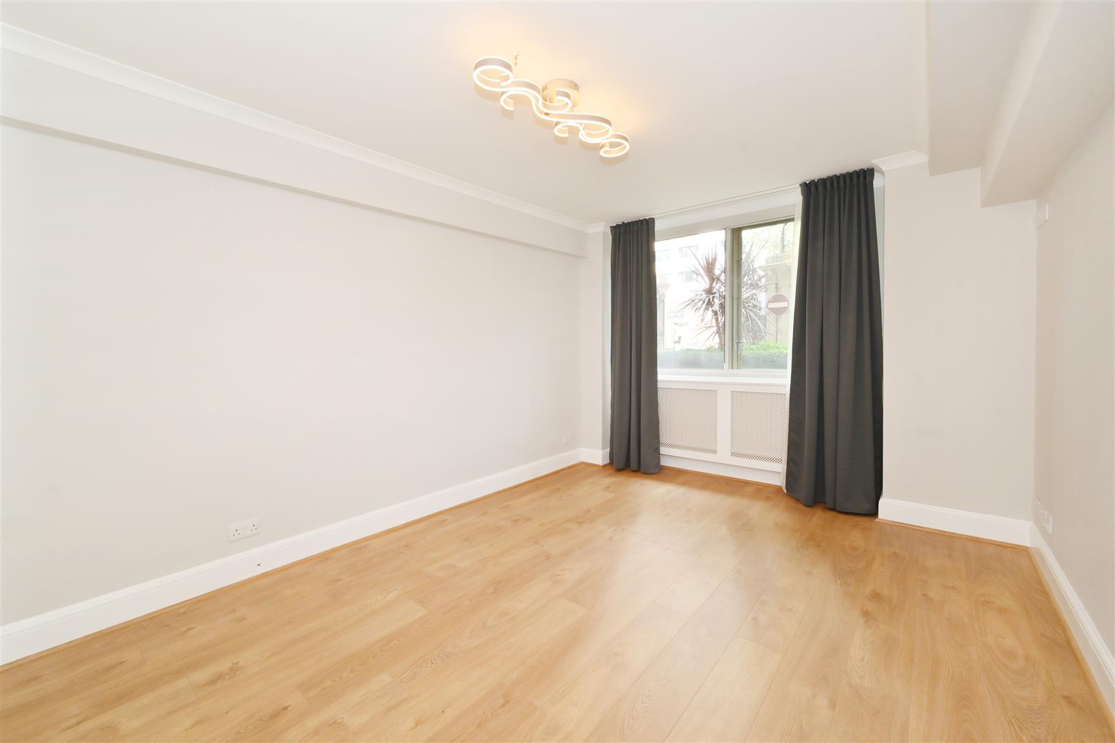 South Lodge, Knightsbridge SW7