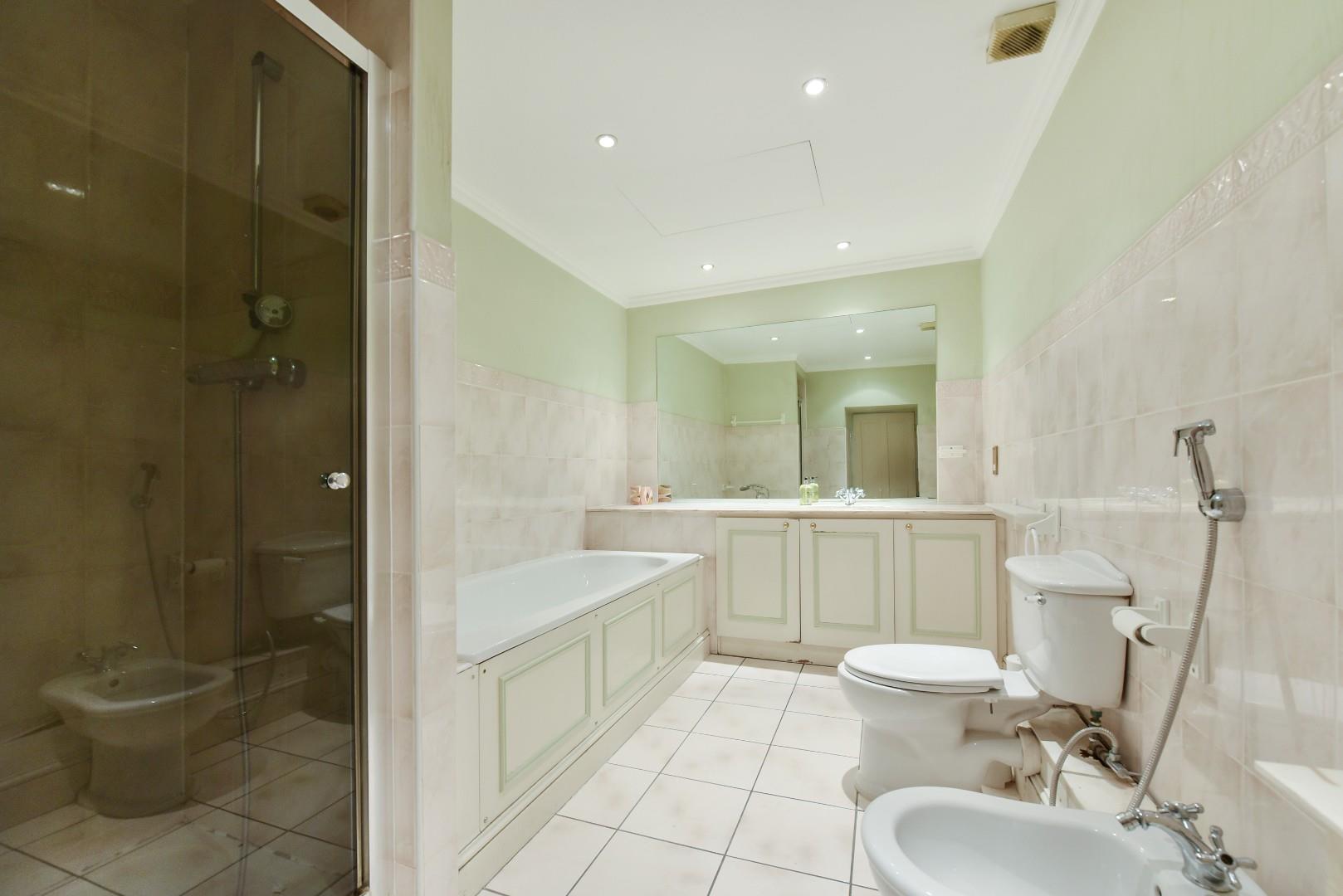 Huge Lateral Apartment Hay Hill, Mayfair, London W1J