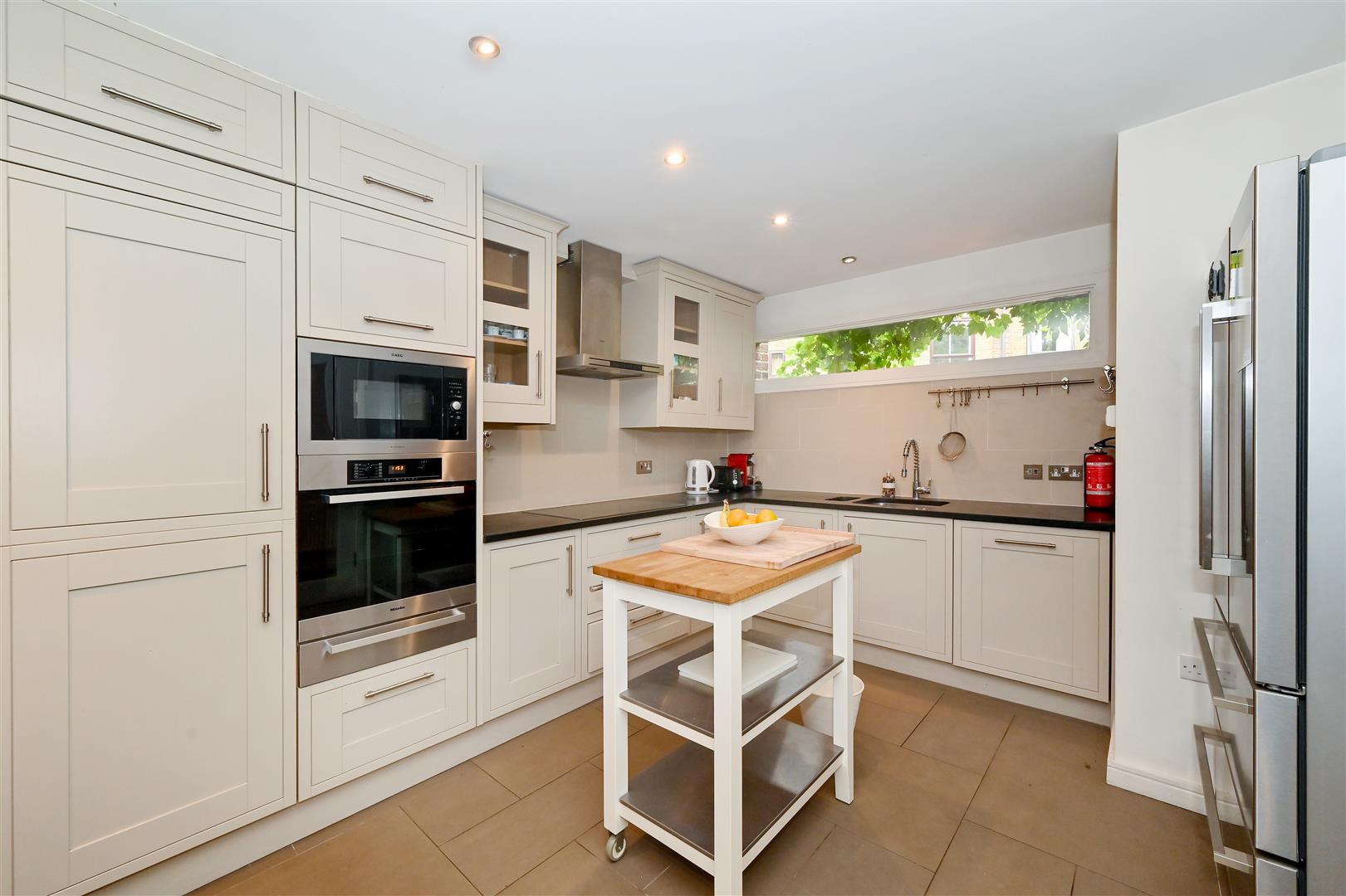 Abinger Mews, Maida Vale, London W9