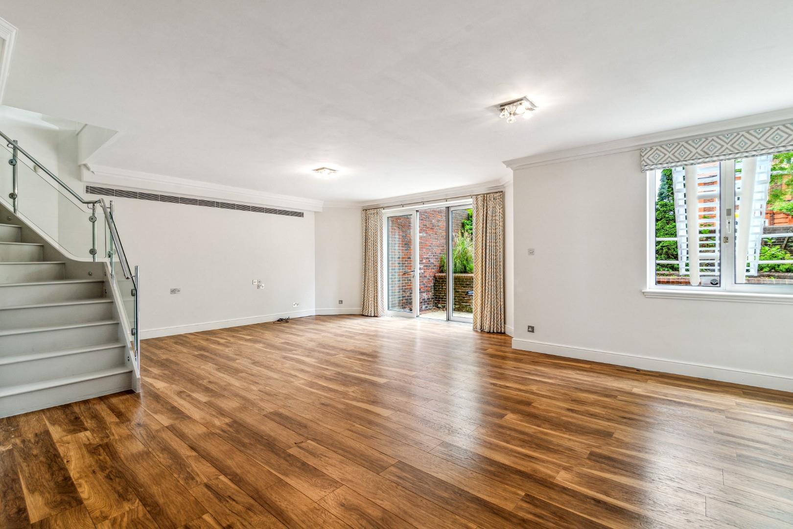 Flat With Swimming Pool – Avenue Road, London NW8