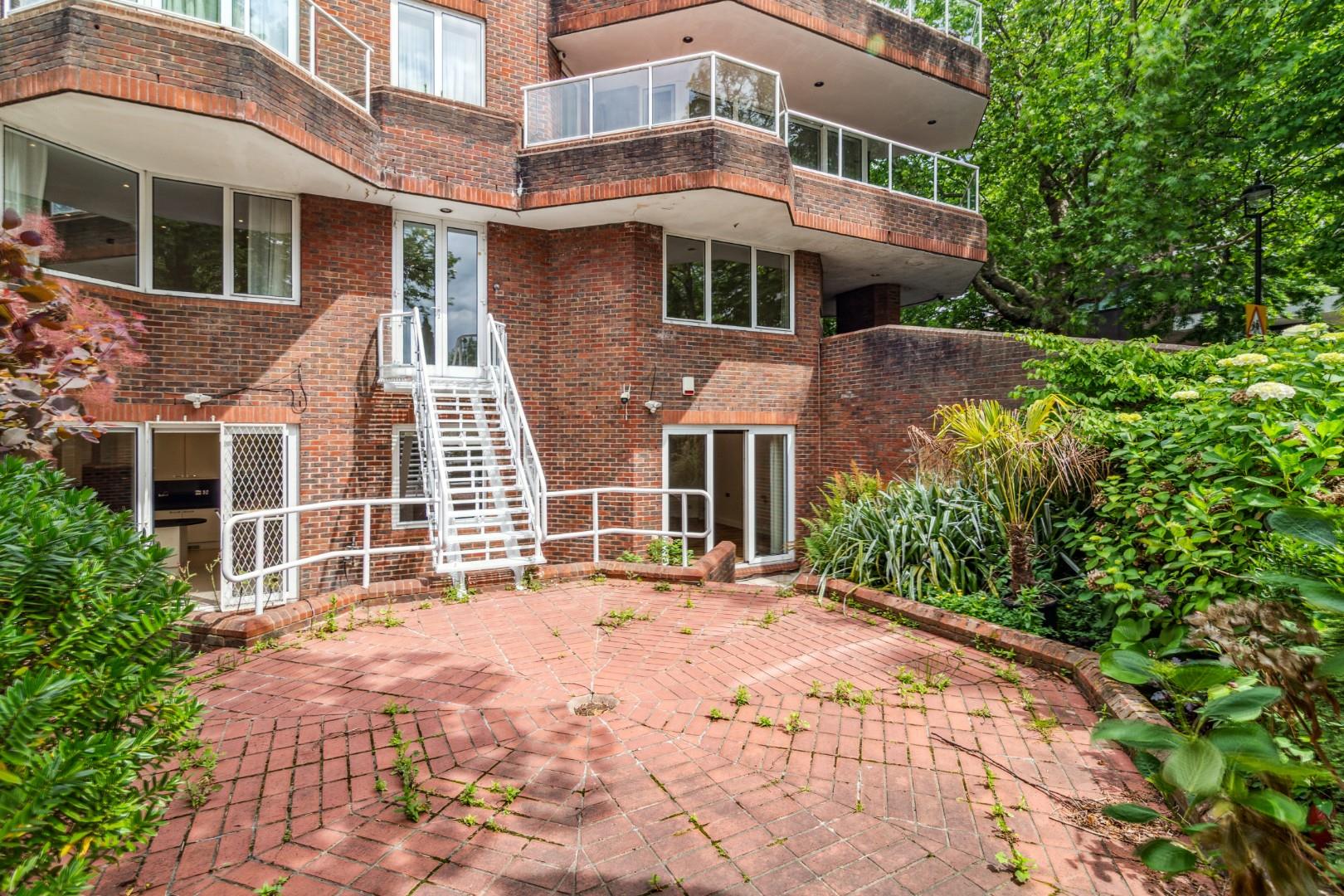 Flat With Swimming Pool – Avenue Road, London NW8