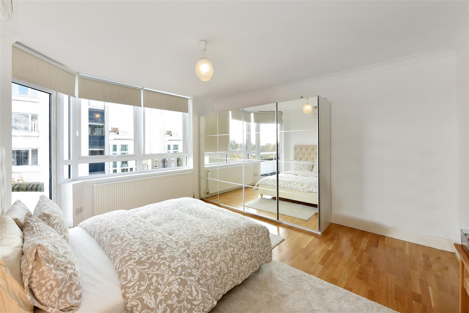 Stunning Views Over The Park – Hyde Park Towers, London, W2