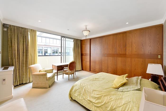 Fitzhardinge House, Portman Square, Marylebone, W1H