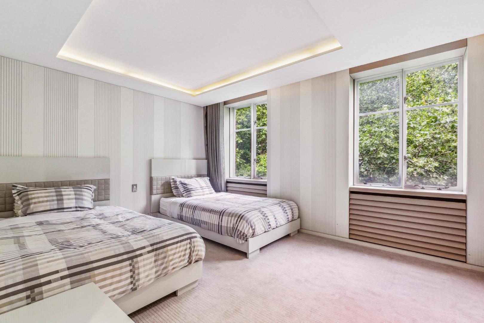 Huge Lateral Apartment – Bryanston Square, Marylebone, W1H