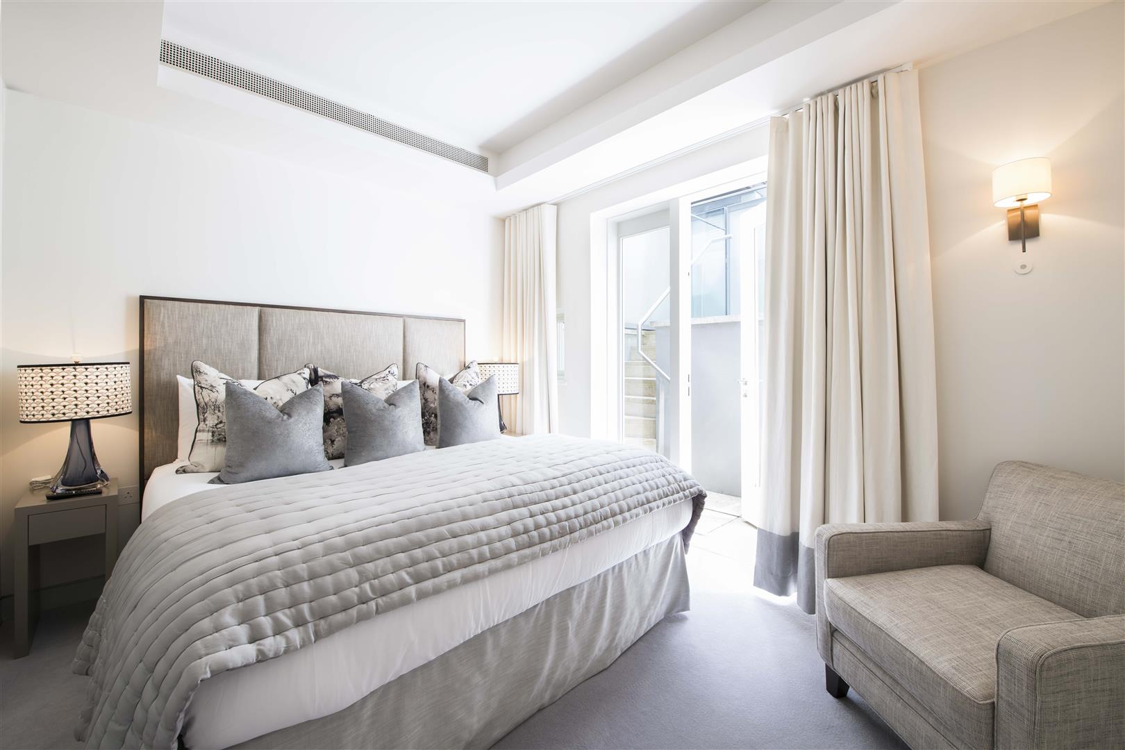 Binney Street, Mayfair W1K