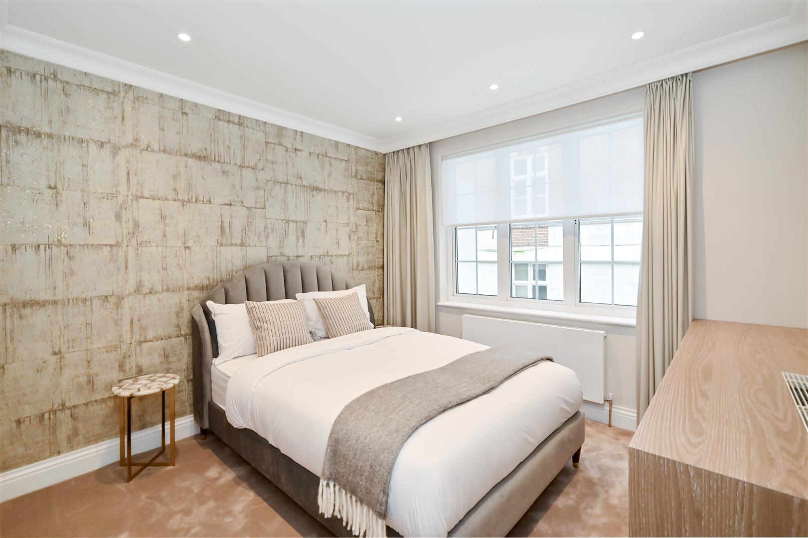 Red Lion Yard, Mayfair, W1J