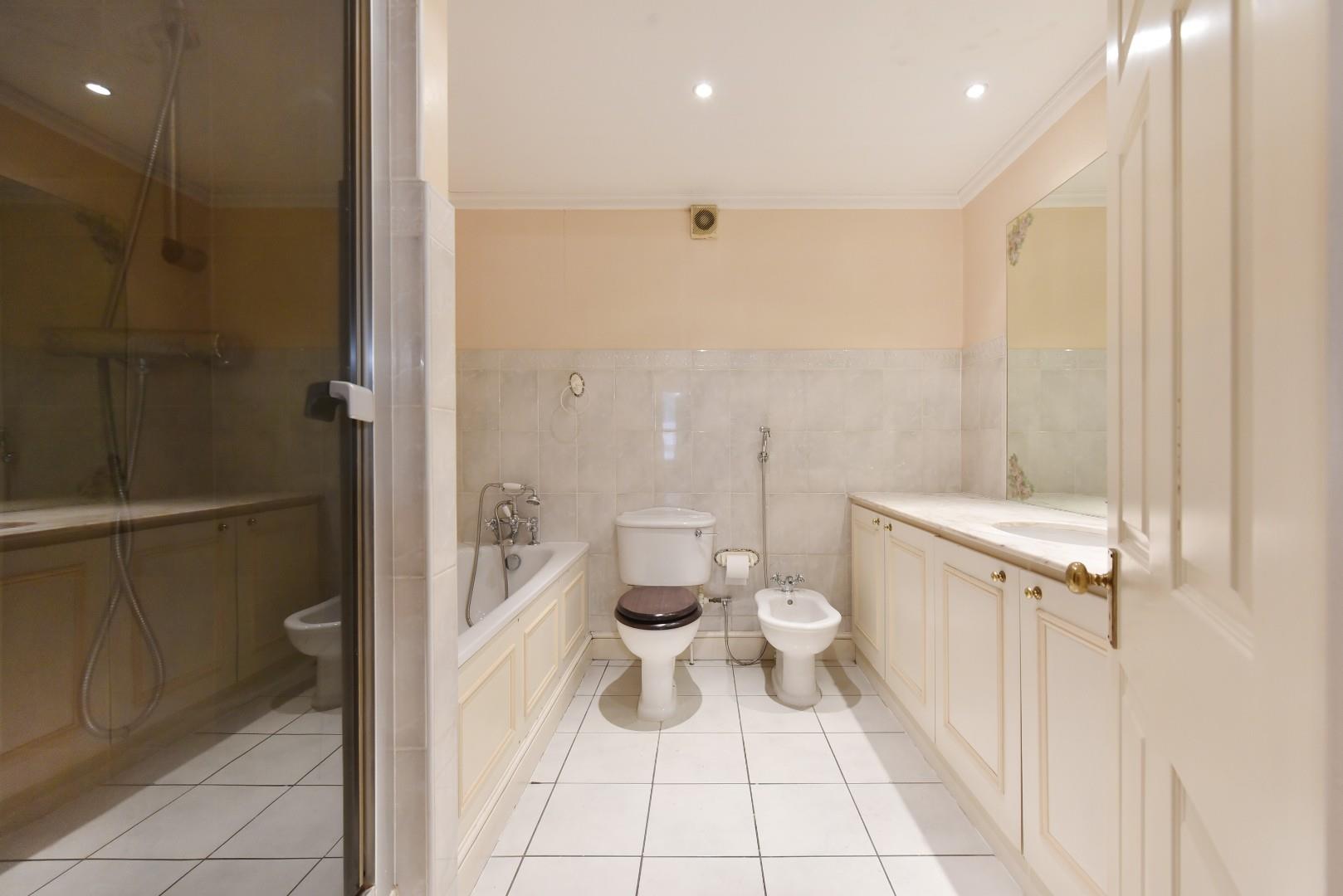Huge Lateral Apartment Hay Hill, Mayfair, London W1J