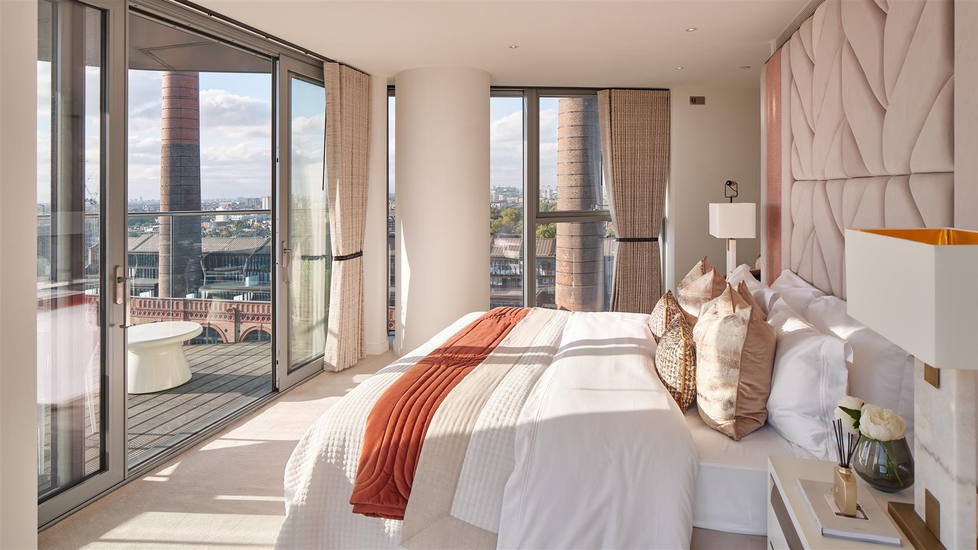 Luxury New Apartment At Tower West, Chelsea Waterfront SW10