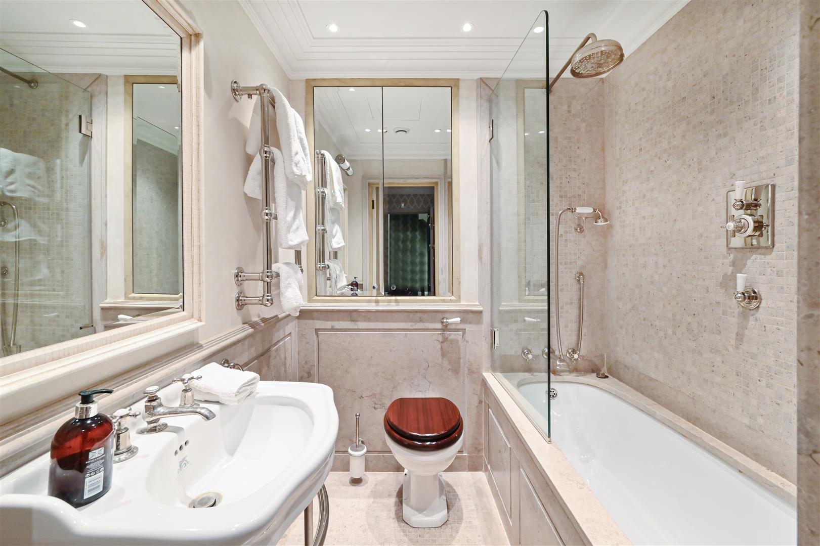 Sloane Court West, Chelsea, SW3