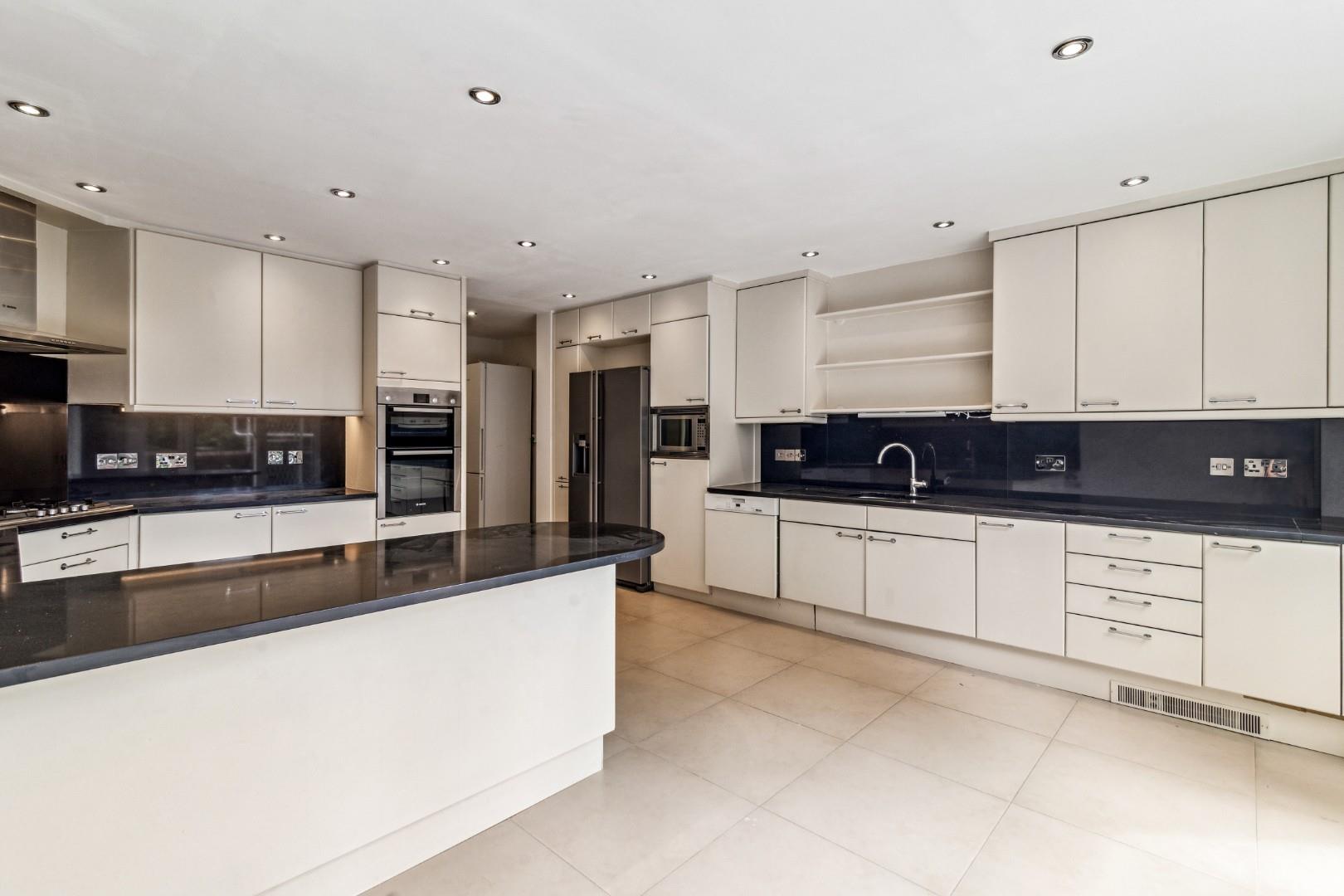 Flat With Swimming Pool – Avenue Road, London NW8