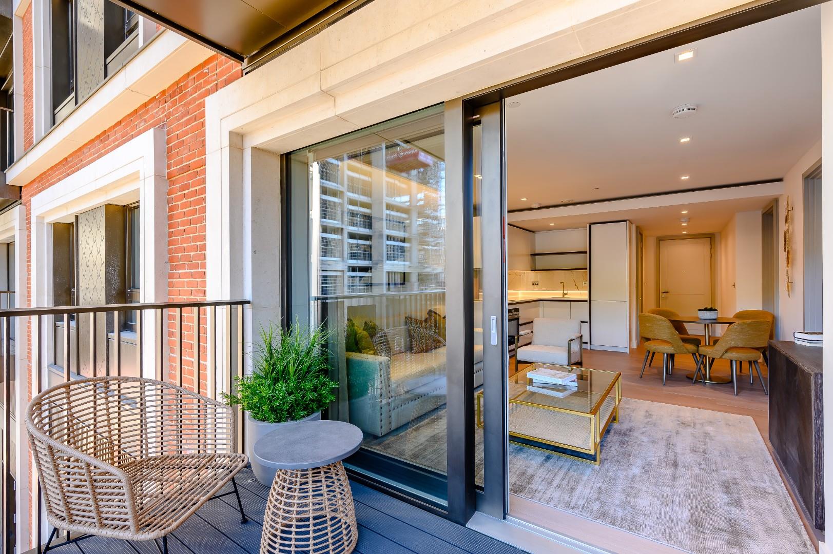 Garrett Mansions, Westend Gate, W2