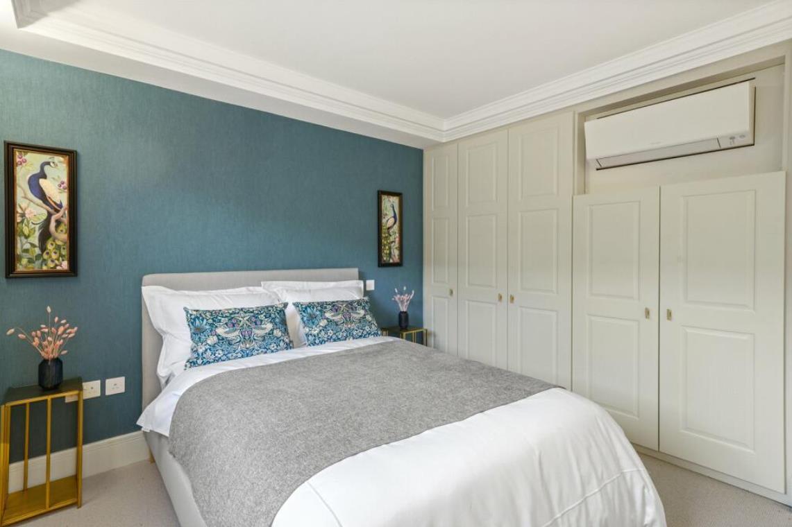 Regents Park House, Park Road, London