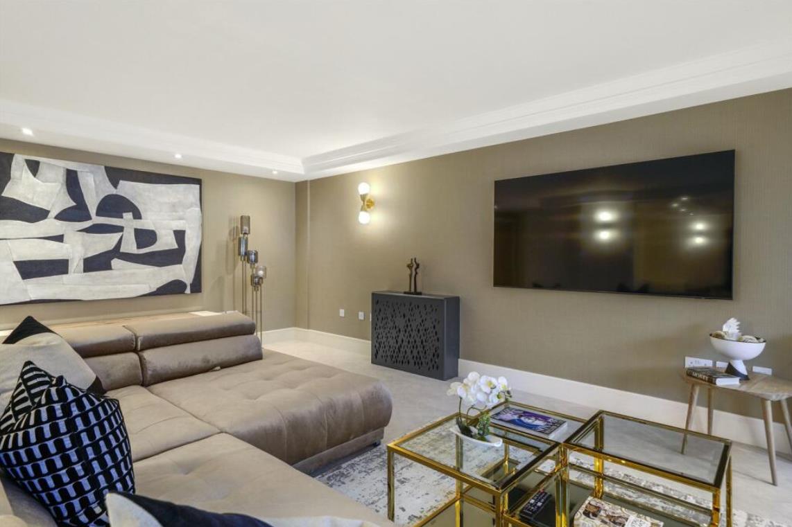 Regents Park House, Park Road, London