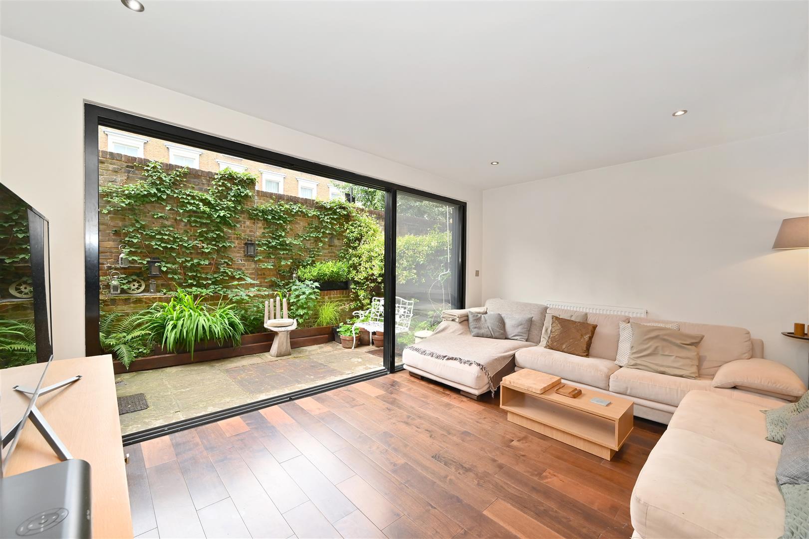 Abinger Mews, Maida Vale, London W9