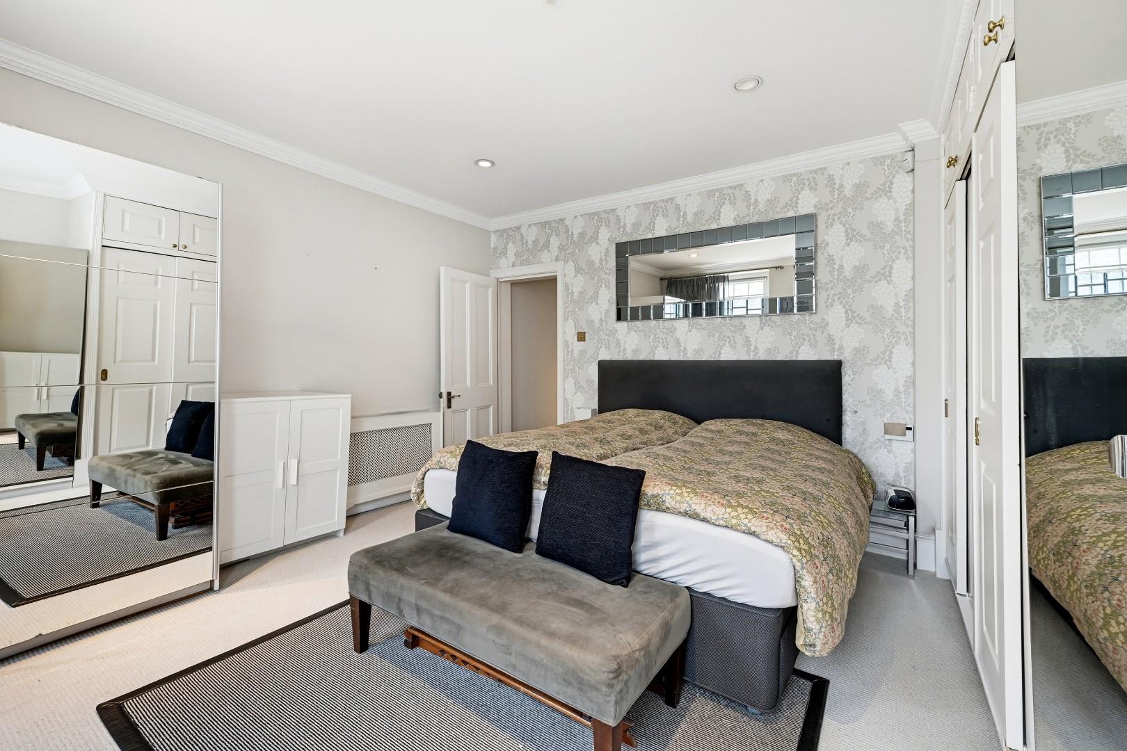 Amazing Raised Ground Floor – Montagu Square, Marylebone W1H
