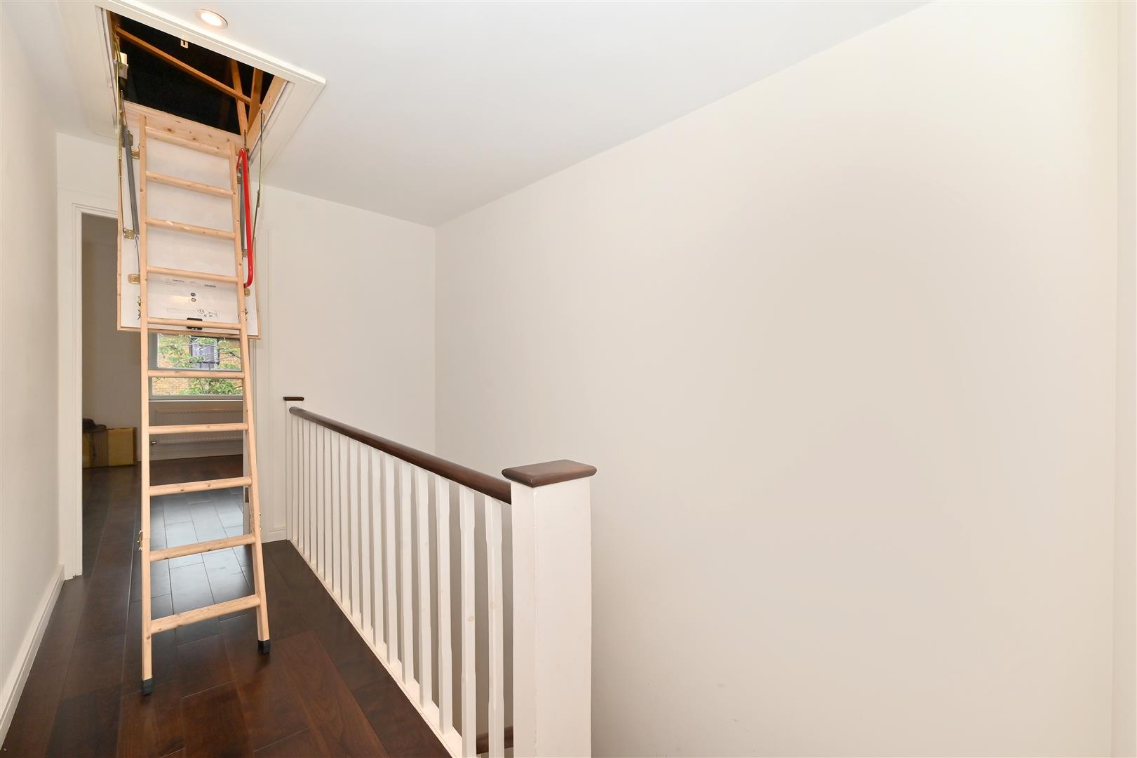 Abinger Mews, Maida Vale, London W9