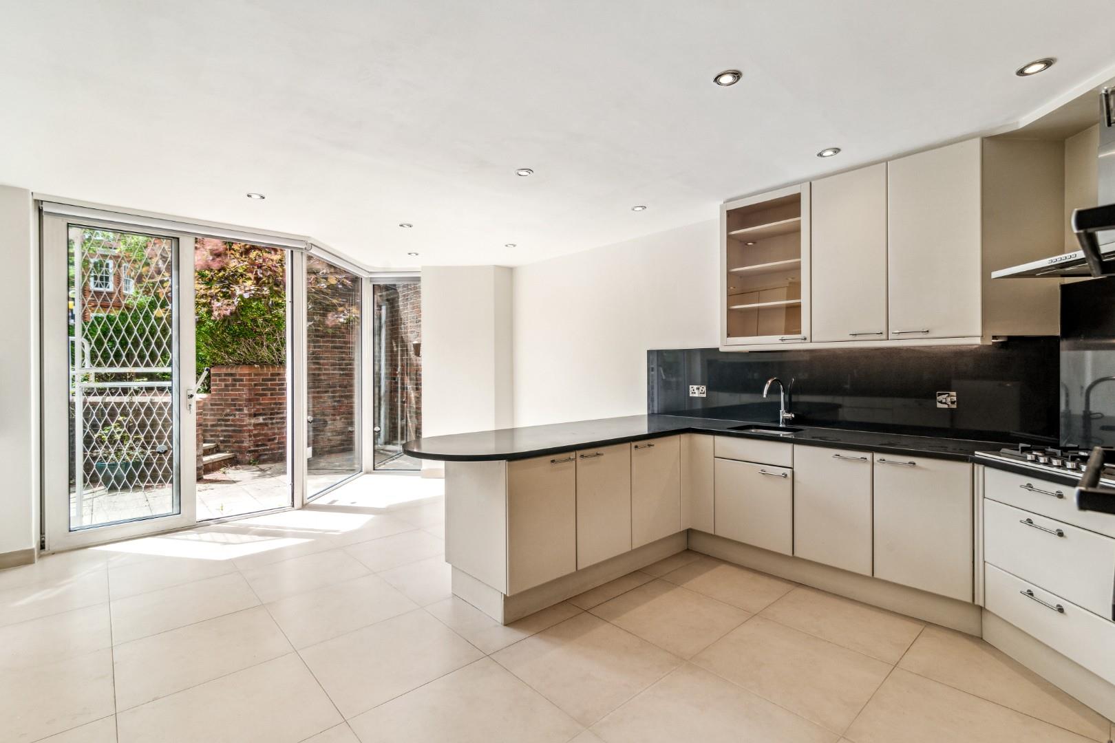 Flat With Swimming Pool – Avenue Road, London NW8